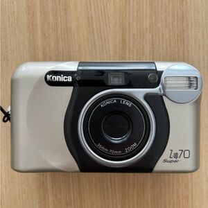 Vintage Konica Minolta camera With case (H)